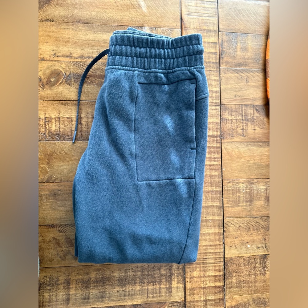 Lululemon Navy Sweat-Pant Joggers with Pockets Size 6!